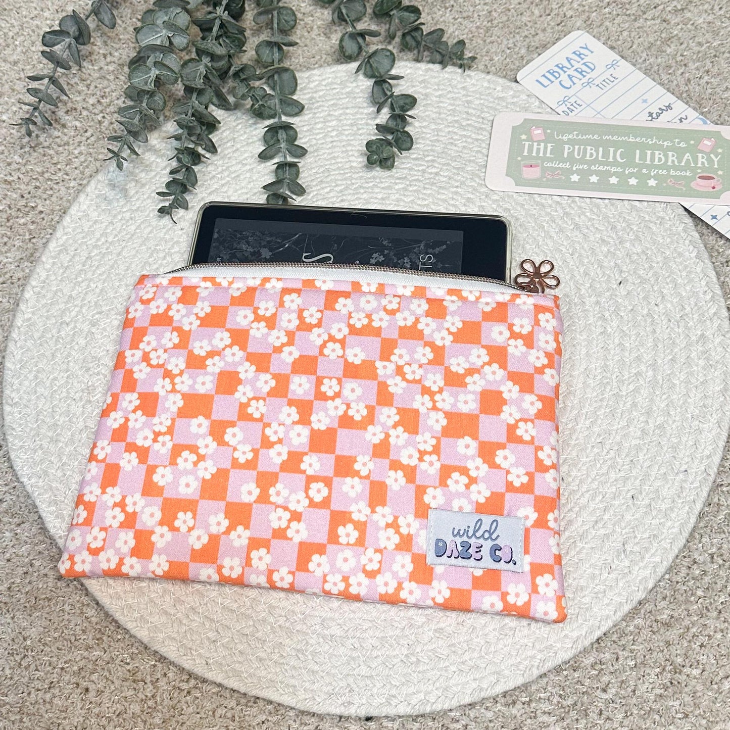 Daisies in Orange and Pink Checkered Book Sleeve